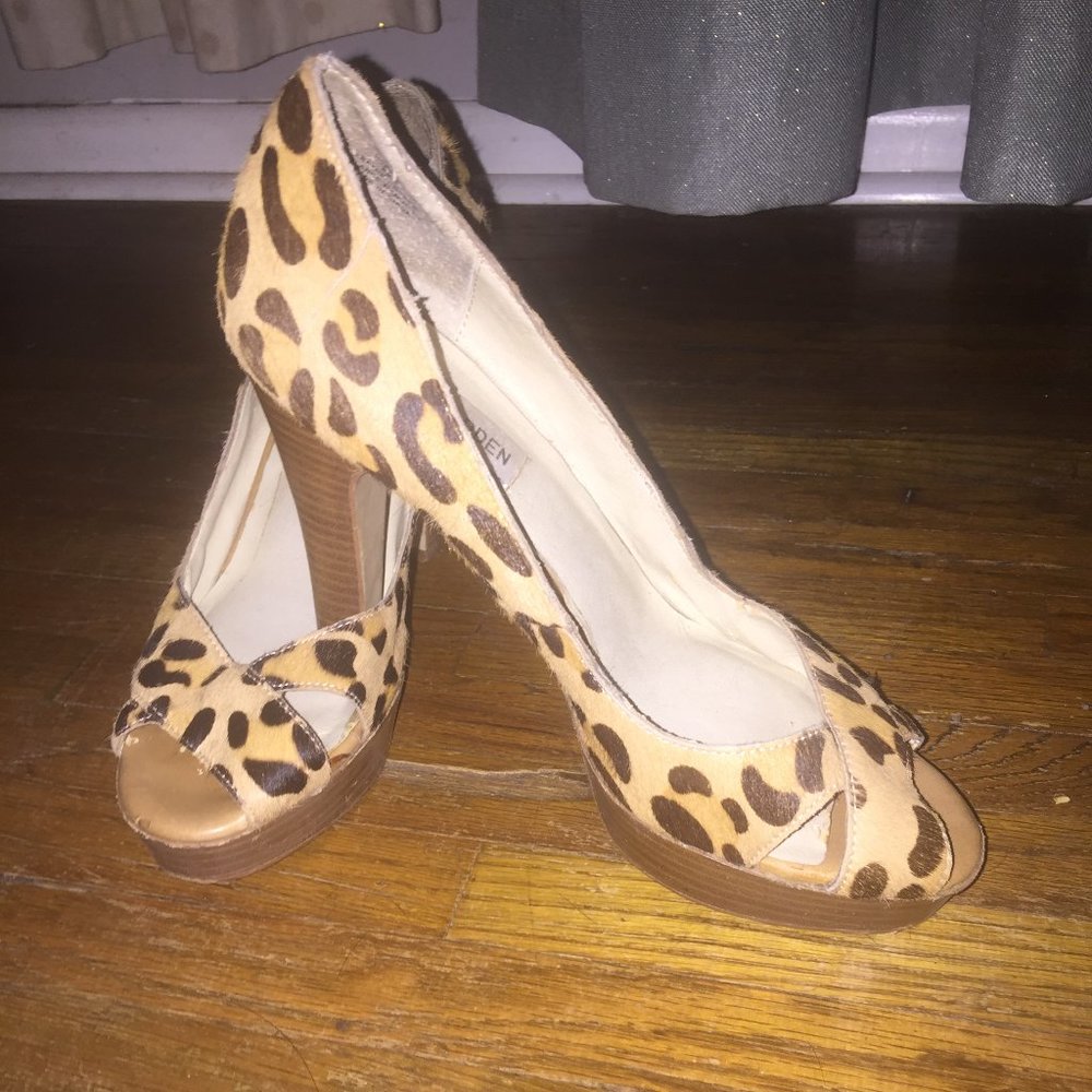 Steve Madden "Glamour" Haircalf Pumps